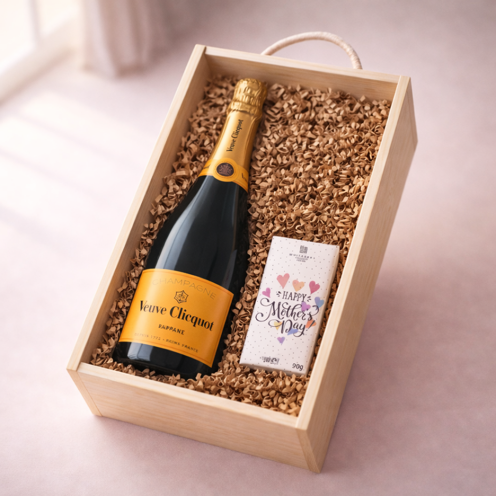Mother’s Day Veuve Clicquot Champagne Gift Set (75cl) with Chocolate – Luxury Mother’s Day Gift for Mum