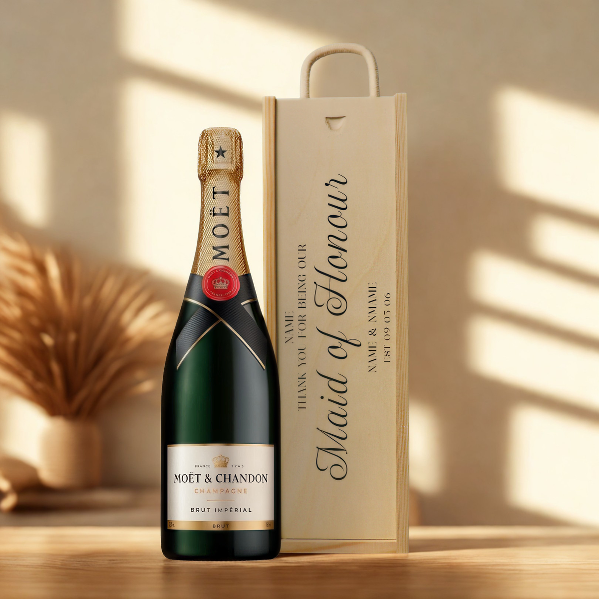Personalised Maid of Honour Champagne & Sparkling Gift Set with Wooden Presentation Box