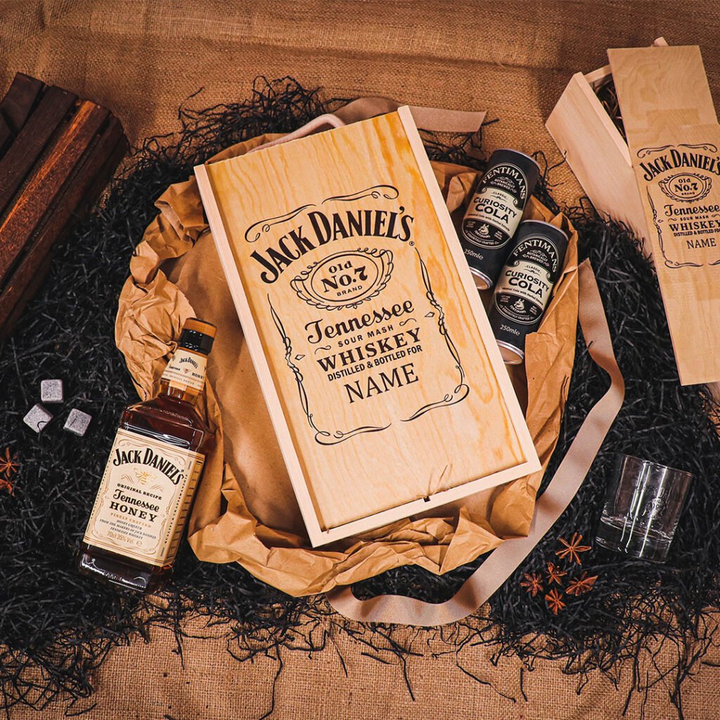 Personalised-Jack-Daniels-No7-Tennessee-Whisky-Gift-Box-with-Branded-Glass-and-Cola-70cl-Tenessee-Honey