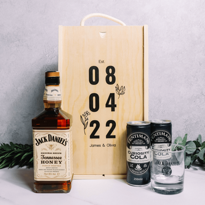 Personalised Jack Daniels No. 7 Tennessee Honey Whisky Anniversary Gift Box with Cola & Glass - 70cl | Beerhunter
